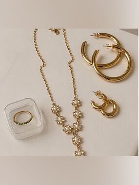 ✨Gold Tone Floral Crystal Necklace + Hoop Earrings + 14k Emerald Stones Ring💚